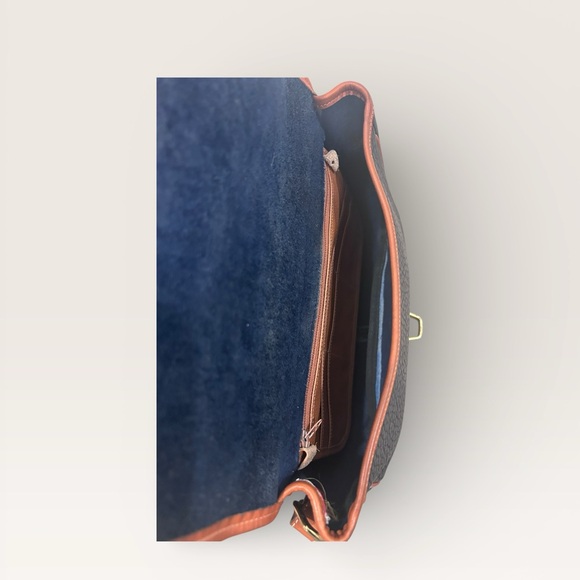 *VINTAGE* Dooney & Bourke All-Weather Leather Fold-Over Flap Crossbody - 80’s - Picture 9 of 13
